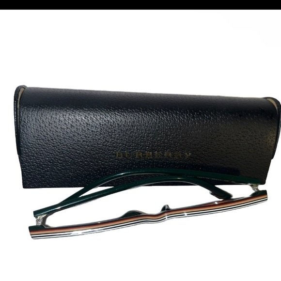 Burberry sun glasses pre loved but in excellent condition - Picture 3 of 6